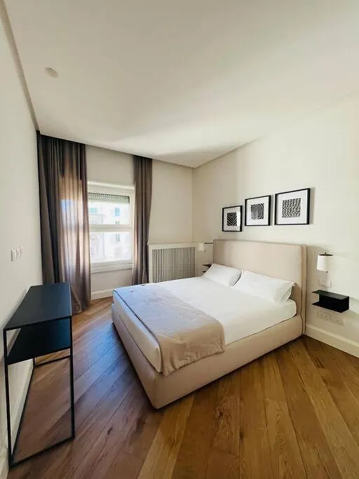 Piazza Affari Apartment - City Center Milan Italy